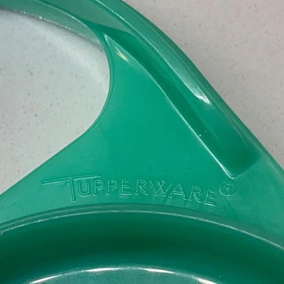 Vintage Tupperware Jadeite Green Grater and Container and Lid - Picture 11 of 11